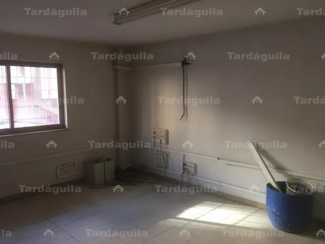 ALQUILER 80 M2 DE OFICINAS EN CALLE RODRÍGUEZ FABRÉS. — 7