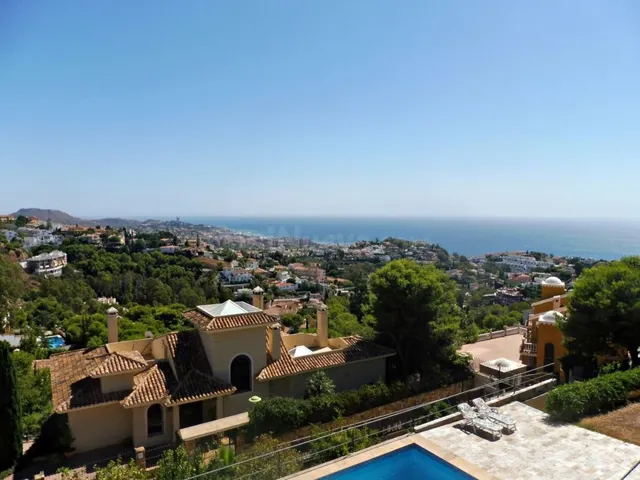 Chalet con vistas despejadas al mar en la mejor Urb. de Mála - foto 4