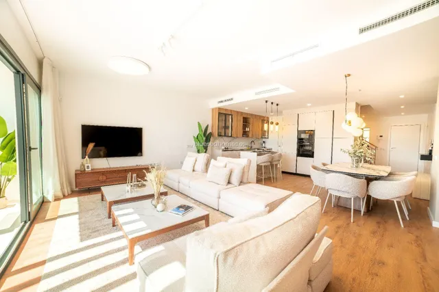 Venta de villa con cuatro dormitorios en Mijas Costa, Málaga - foto 3