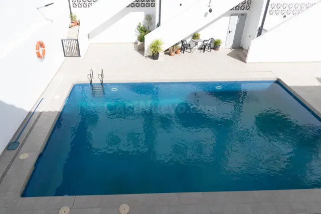 Chalet adosado con piscina — 3