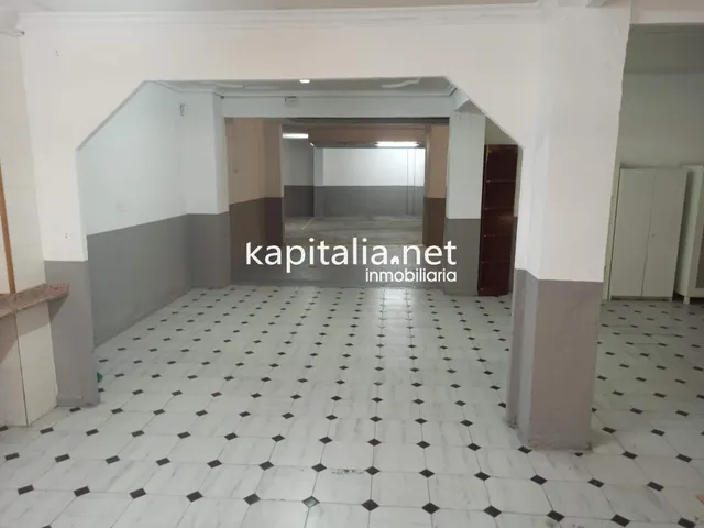 GRAN LOCAL A LA VENTA EN EL GENOVÉS — 5