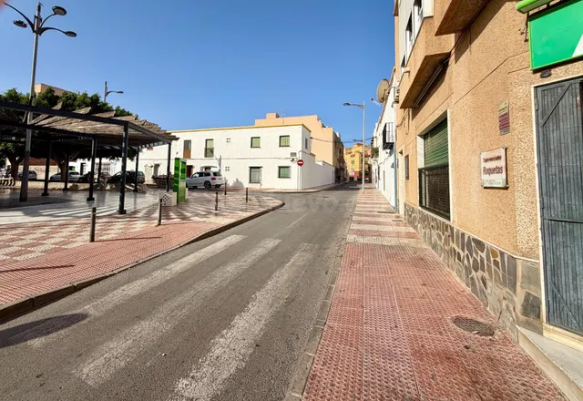 Edificio singular con local comercial, dos viviendas y almac - foto 3