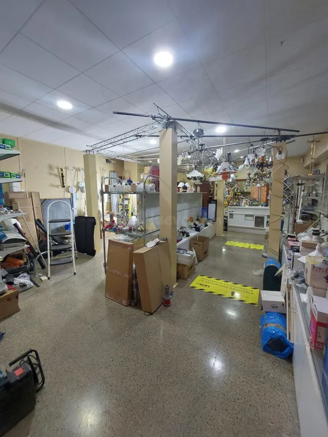 LOCAL COMERCIAL A SÚRIA, possibilitat de fer vivenda!!!!