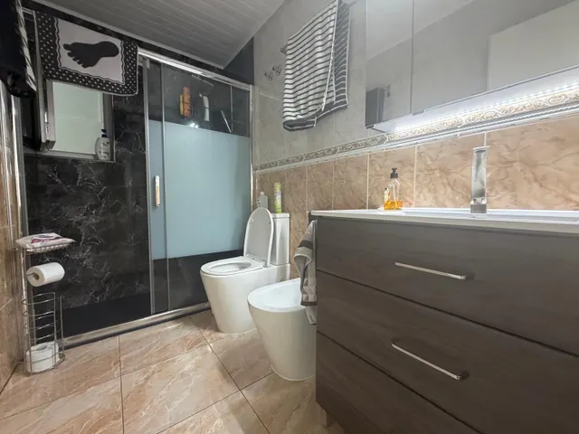 BUNGALOW BAJO EN ESQUINA REFORMADO 2 HAB 1 BAÑO Y 1 ASEO CON PISCINA COMUNITARIA EN TORREVIEJA — 8
