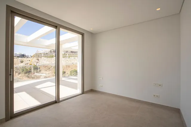 Espectacular Ático de Lujo con solarium, piscina privada y vistas al mar. 4 dormitorios y 4 baños. Benahavis — 37