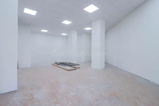 Local Comercial Insonorizado en Plaza Gaudí, Almería. — 5