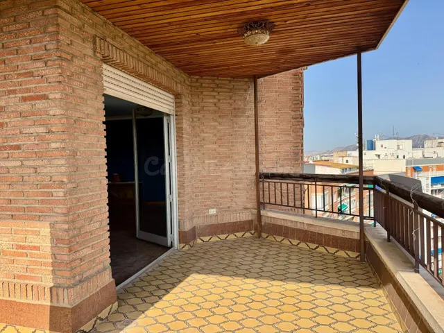 Piso de 5 habitaciones y 2 baños en Plaza Circular - foto 4