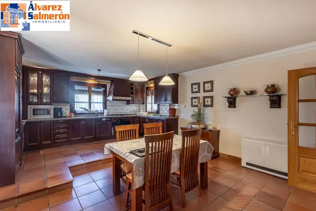 INCREÍBLE CHALET INDEPENDIENTE EN ZONA PRIVILEGIADA — 7