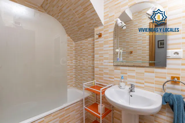 Edificio en venta completo junto a Gran Vía- Bajo Albaicín — 28