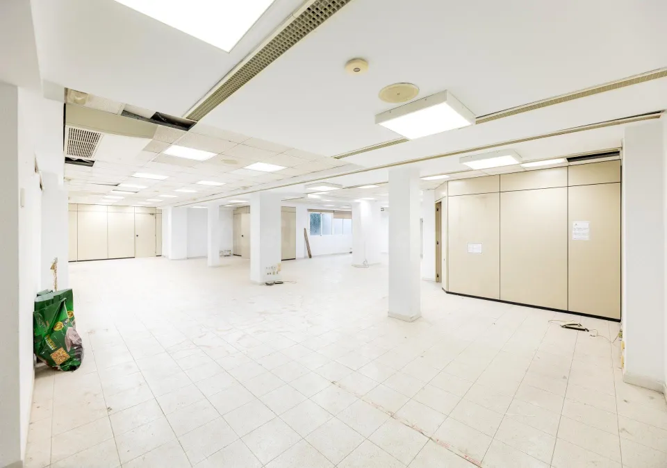 Local 377 m2 en Gran Vía – Centro Granada