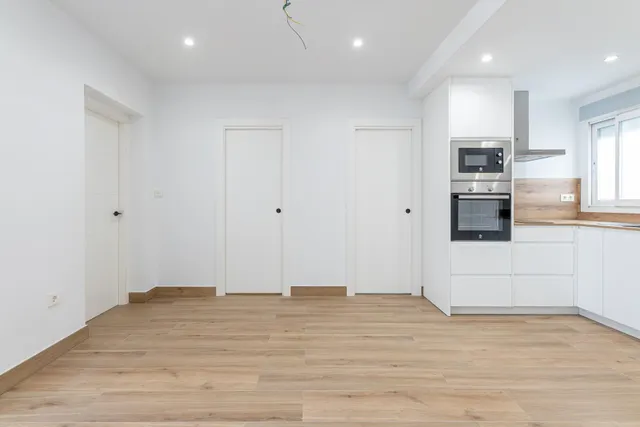 Amplio Apartamento con Licencia Turística en el Corazón de la Ciudad — 6