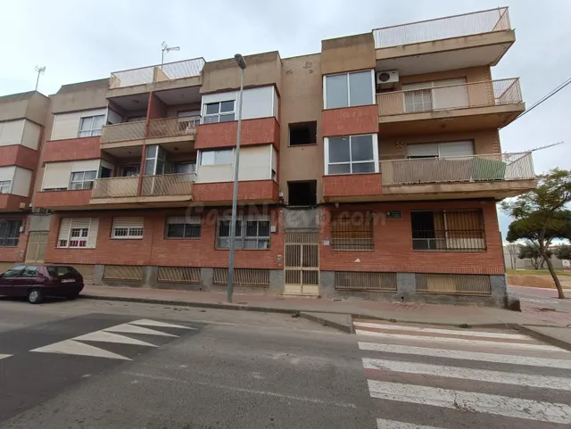 OPORTUNIDAD, SE VENDE COCHERA CERRADA EN EL CENTRO DE TORRE-