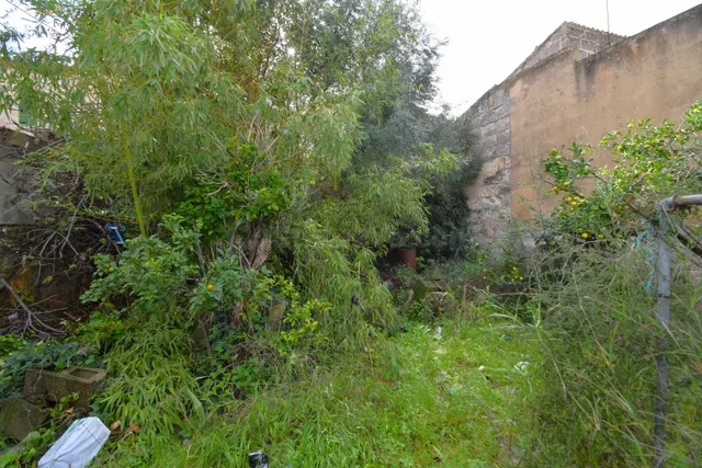 Casa de pueblo para reformar con amplio jardin en Muro - foto 3