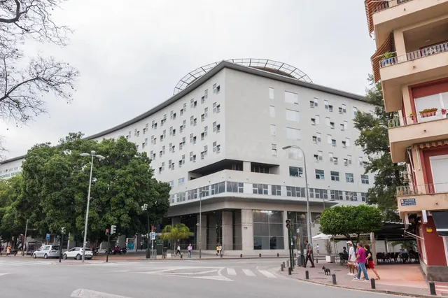 Alquiler de habitación en el centro de Murcia, junto al hospital Reina Sofia. — 2