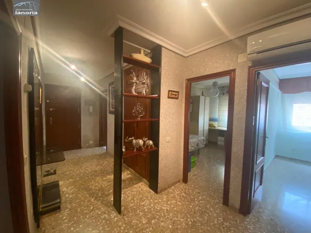 Grupo la Noria VENDE amplio piso SIN ascensor. 4 hab, 2 Baños. Completamente AMUEBLADO y EQUIPADO. — 22