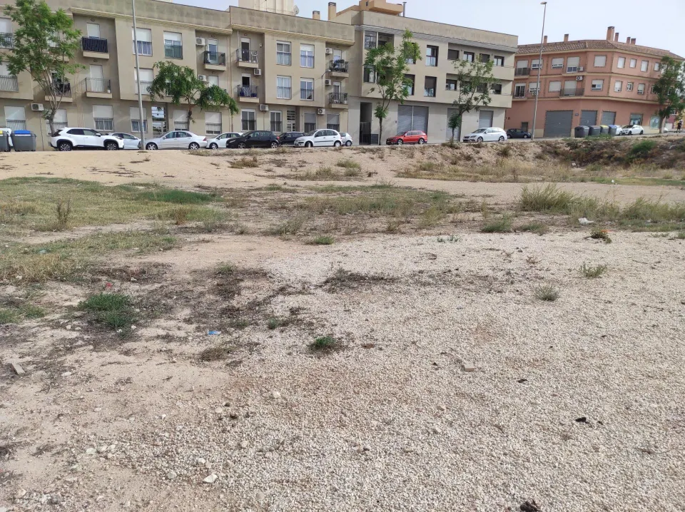 SE VENDE PARCELA DE SUELO URBANO SIN EDIFICAR EN NOVELDA EN ZONA AVENIDA DE LA LIBERTAD.