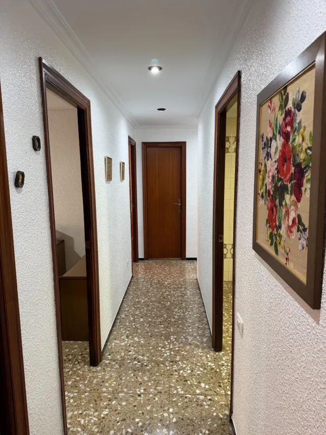 Piso con ascensor, 4 dormitorios, 2 baños, cocina 19 m2 con patio pisable, salon comedor, tres piezas a la calle. — 17