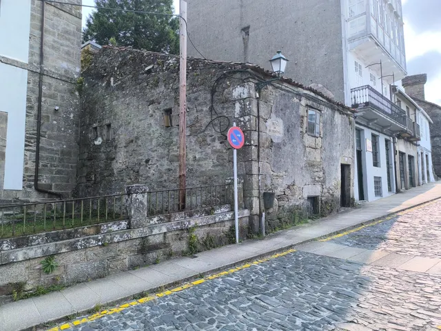 CASA DE PIEDRA EN ZONA MONUMENTAL — 10