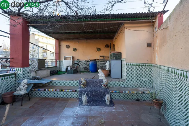 Casa con estupenda ubicación en Armilla. avenida de los ogíjares — 9