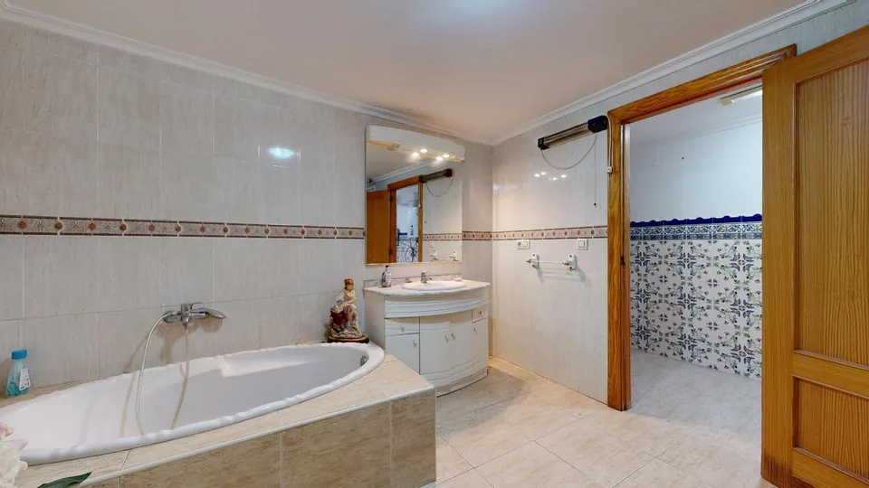 En el Raval, cullera una casa reformada y para entrar a vivir.