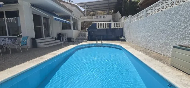 Venta en exclusiva. Magnífica villa en parcela independiente - foto 3