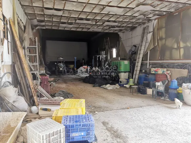 SE VENDE CASA EN JACARILLA, PARA REFORMAR - foto 2
