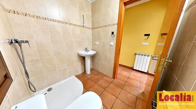 Chalet: amplitud, luz y carácter junto a la costa cántabra — 8