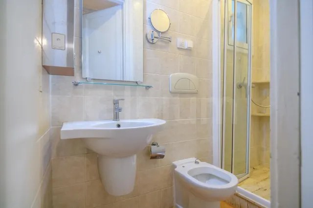 Espectacular vivienda esquinera con siete balcones frente al Mercat del Born — 22