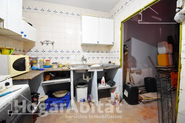 ¡ECONOMICA! AMPLIA CASA CON TERRAZA Y CON MUCHAS POSIBILIDADES — 5