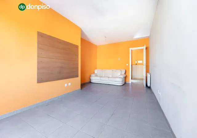 IVIENDA DE VPO, Piso de 3 dormitorios y 2 baños, con cochera junto al Parque de Bomberos. — 7