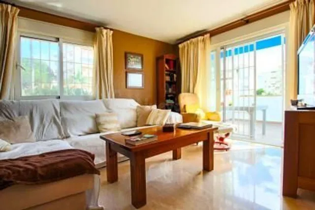 Lujoso apartamento en planta baja en Puerto Banús, Marbella — 4