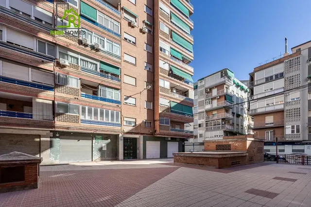 Piso reformado junto avenida cadiz — 33