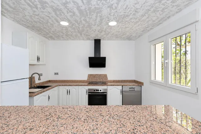 Casa reformada con piscina en parcela de 2.500 m2 (urbano y rústico) — 27