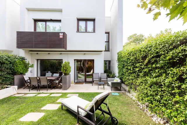 CHALET EN PLENO CENTRO DE TORRELODONES