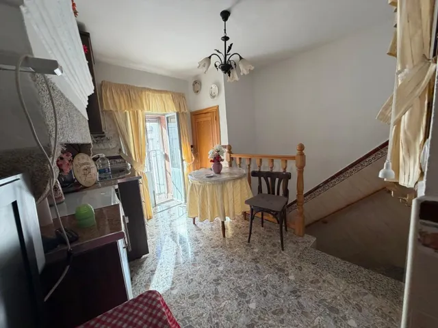 CASA IDEAL CON MUCHAS POSIBILIDADES PARA ENTRAR A VIVIR EN A - foto 4