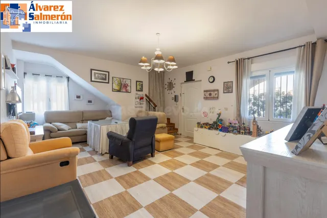 Casa en Armilla con terraza, patio y amplia cochera — 4