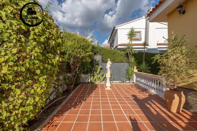 CHALET CON PISCINA Y JARDÍN A SOLO 10 MINUTOS DE GRANADA — 12