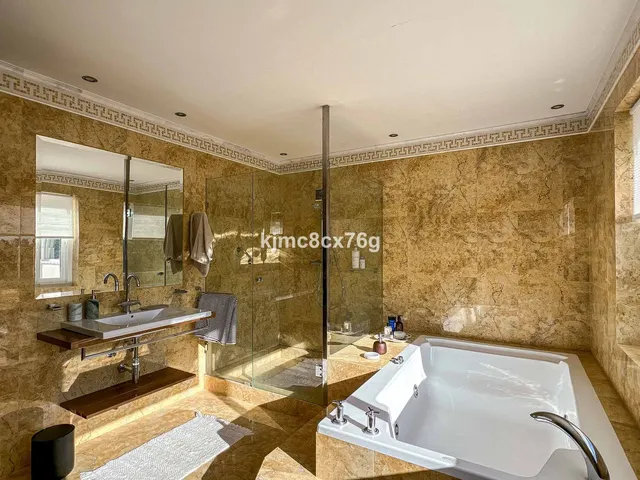 Chalet 7 habitaciones 915m² en venta - Centro — 38