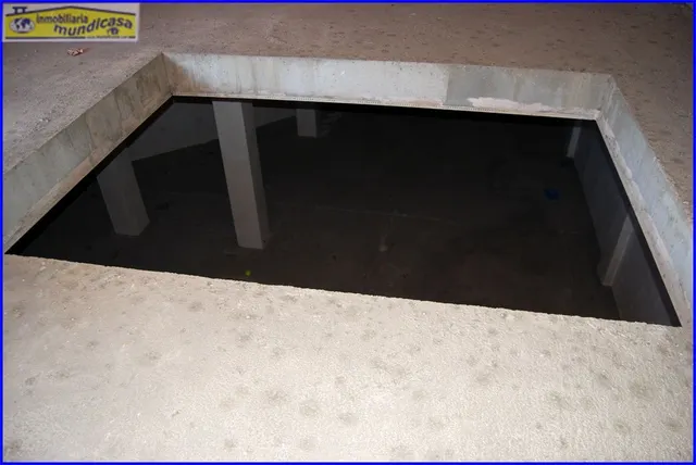 Amplio local comercial en planta baja y sótano con fachada a carretera — 16