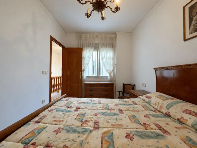 Casa con patio, terraza y acceso a dos calles en el centro de Beniarjó — 36