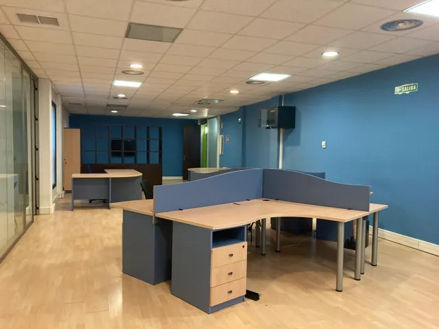 ALQUILER DE OFICINA, EN CENTRO DE EMPRESAS — 16
