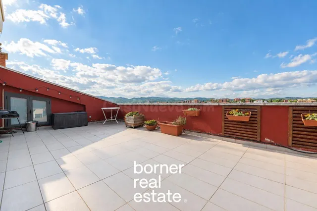 Ático dúplex con gran terraza, piscina y parking en Coll Fav - foto 2