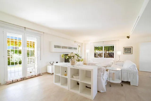 Villa independiente con piscina y 893 m2 de parcela en Benicàssim: espacio, diseño y privacidad — 6