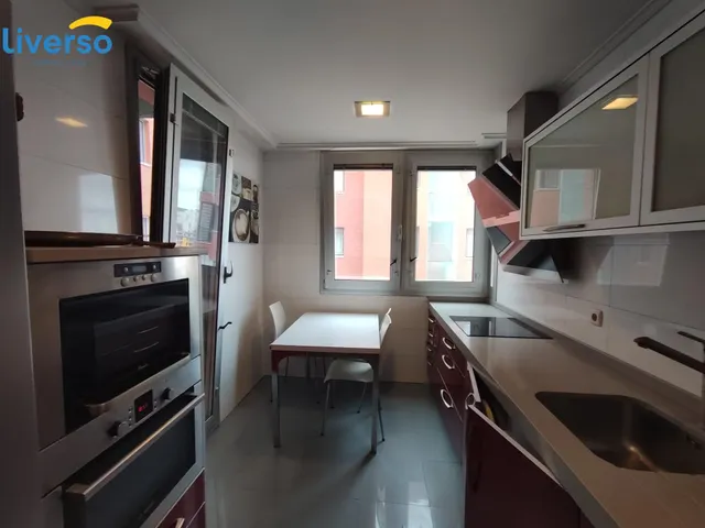 Alquilamos magnífico y amplio piso por temporadas cortas, ideal para estudiantes o empresarios. 400€ cada hbtc n mas gastos. — 16