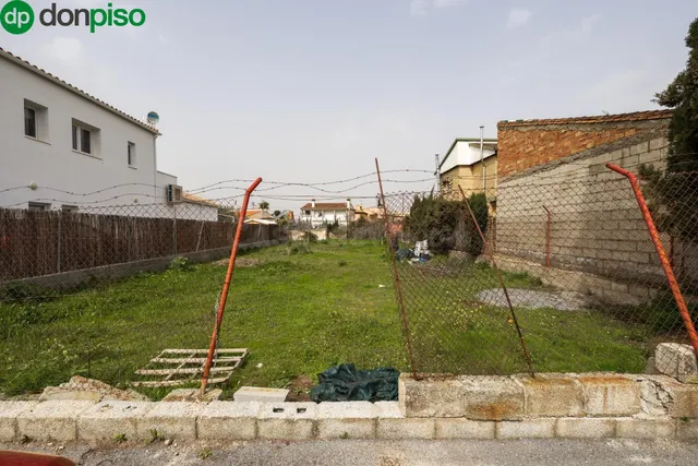Solar urbano para construir tu chalet en la entrada de Cájar