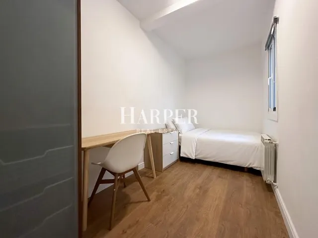 Ático con amplia terraza y balcón en Sants-Badal — 15