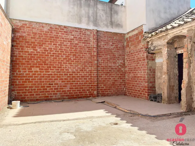 AMPLIA CASA EN CONSTRUCCIÓN - ZONA MUY BAJA CAMPO DE LA VERD - foto 3