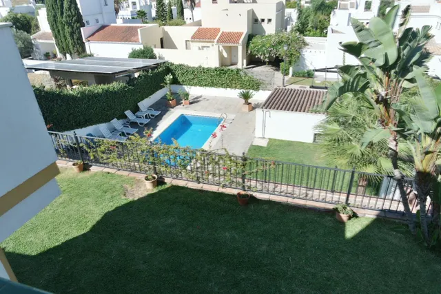 Impresionante chalet con piscina y en zona con campo de golf — 16