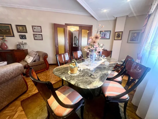 PISO CON ASCENSOR EN LA AVENIDA JUAN CARLOS I — 12