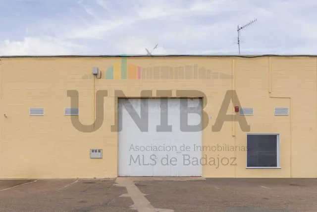 NAVE A LA VENTA EN EL COMPLEJO LA MAR (POLIGONO INDUSTRIAL E - foto 3